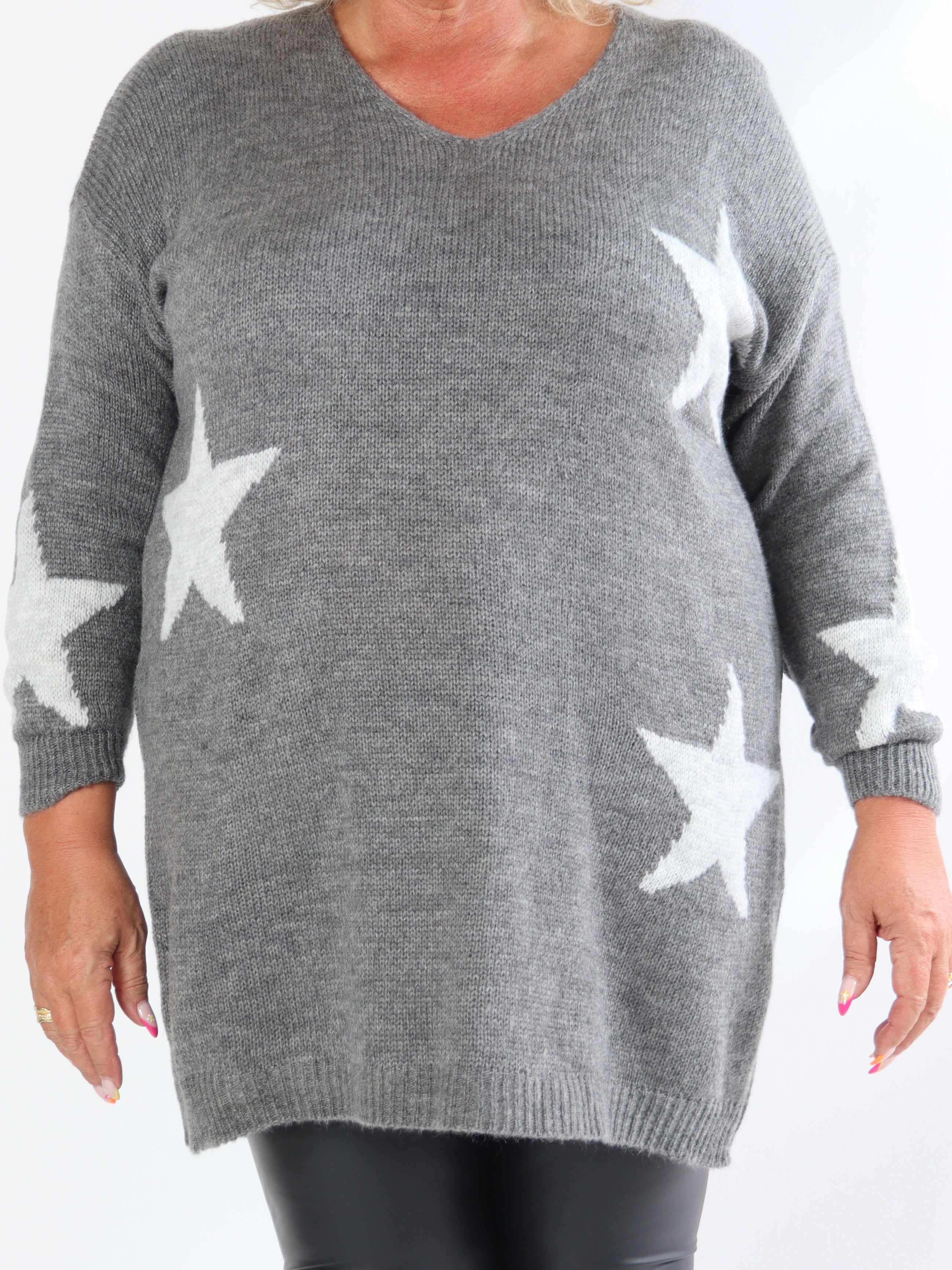 Zaria - Plus size strikkjole med stjerner og v-udskæring